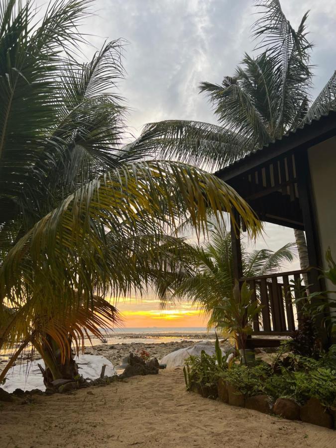 Beach House Kampung Genting Exterior photo