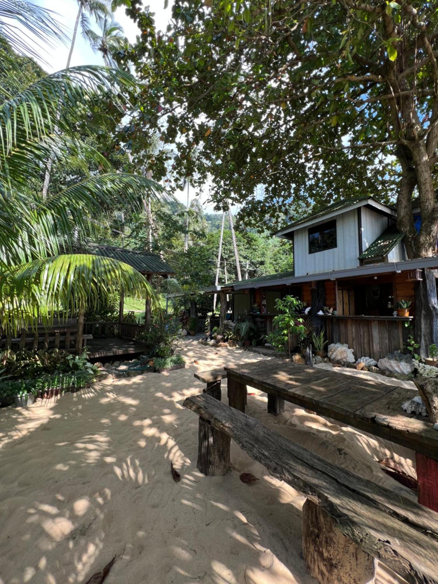 Beach House Kampung Genting Exterior photo