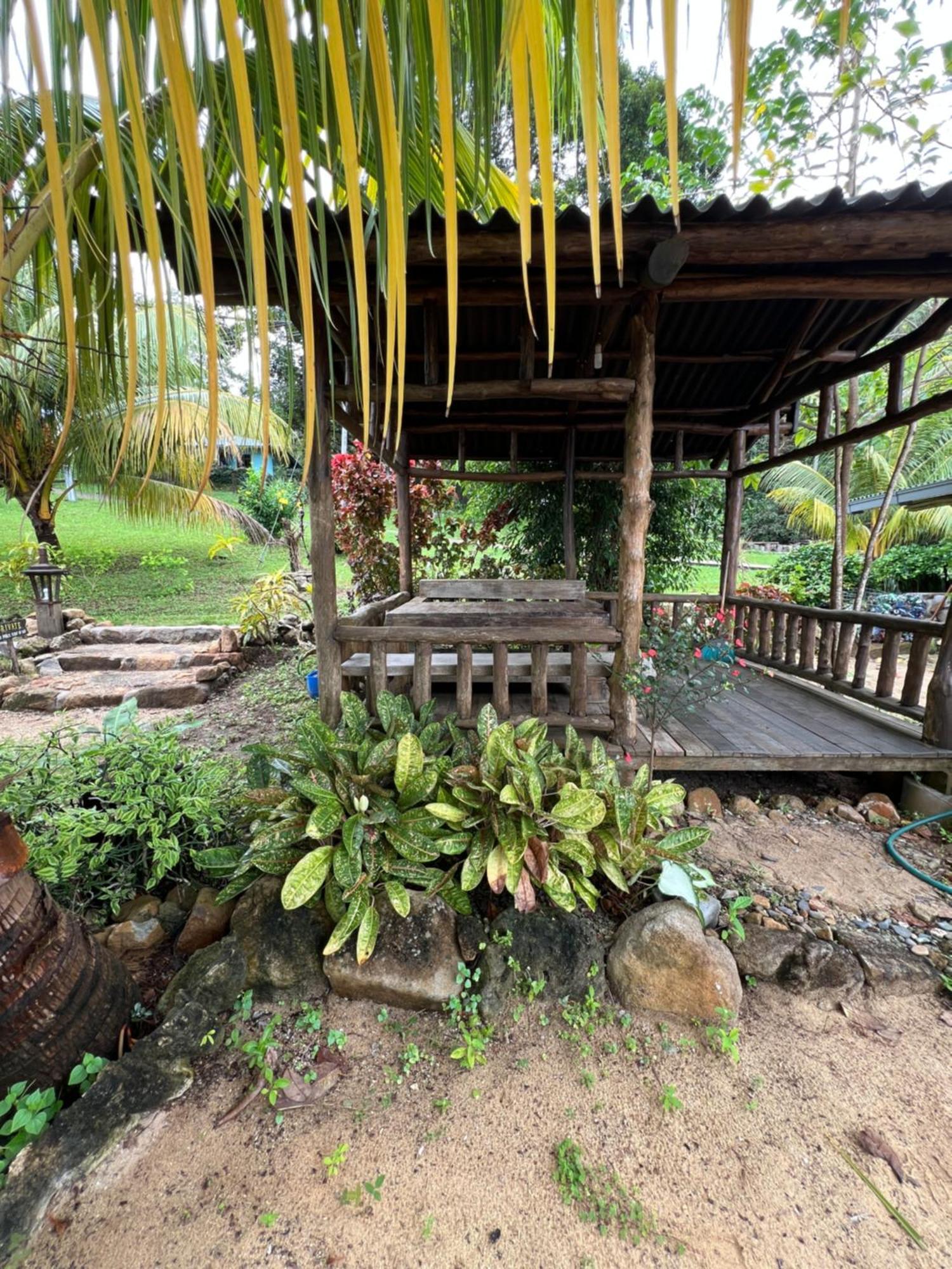 Beach House Kampung Genting Exterior photo