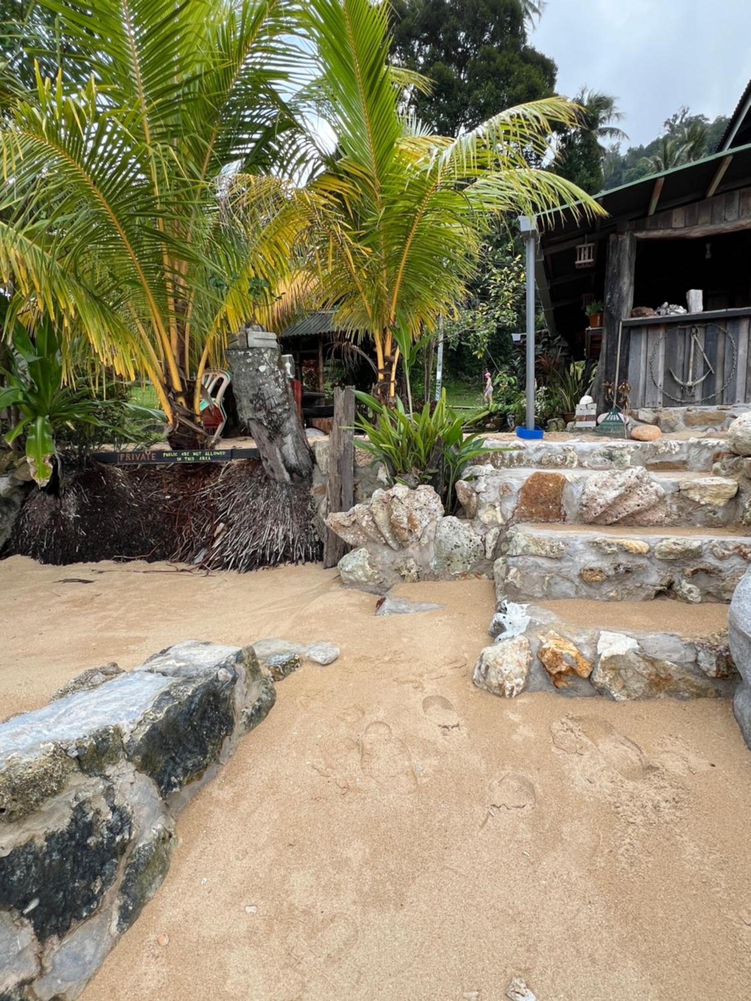 Beach House Kampung Genting Exterior photo