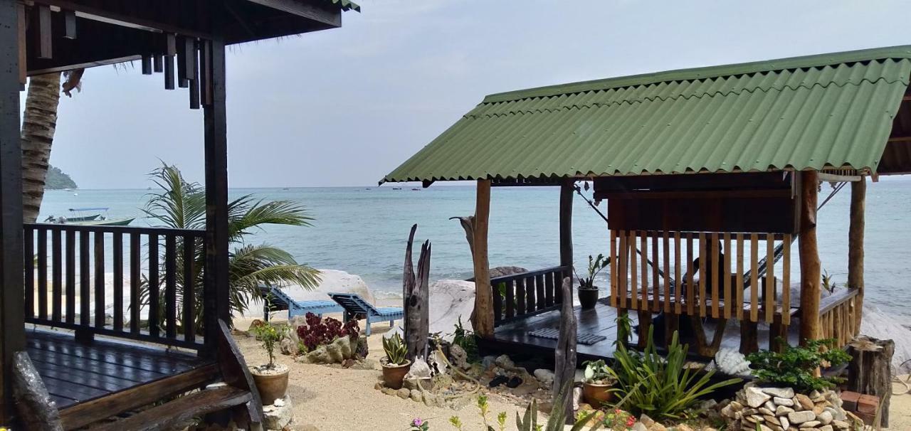 Beach House Kampung Genting Exterior photo