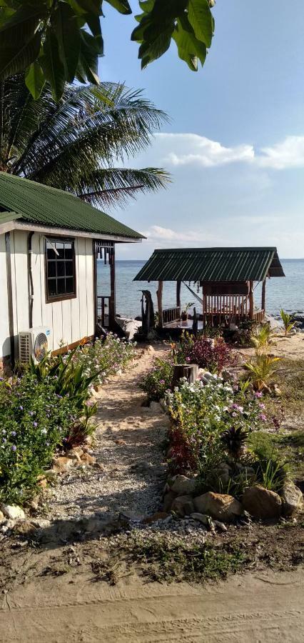 Beach House Kampung Genting Exterior photo